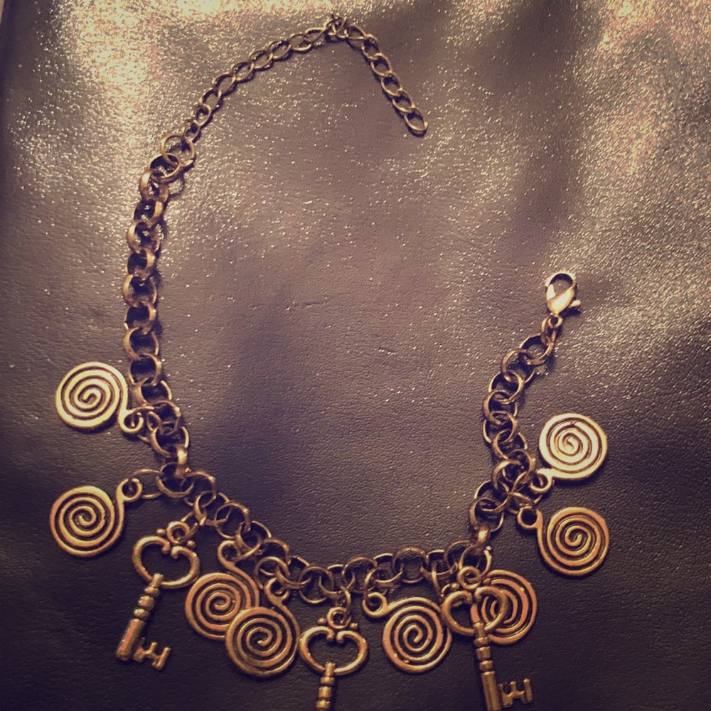 Gorgeous gold tone bracelet